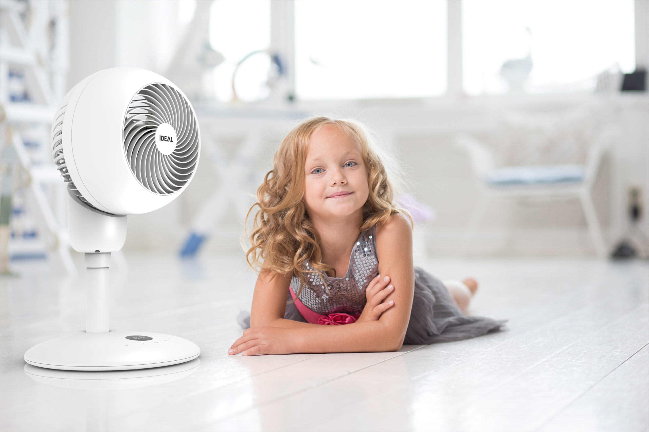 IDEAL_FAN1_C_tabletop_unit_with_girl._RGB