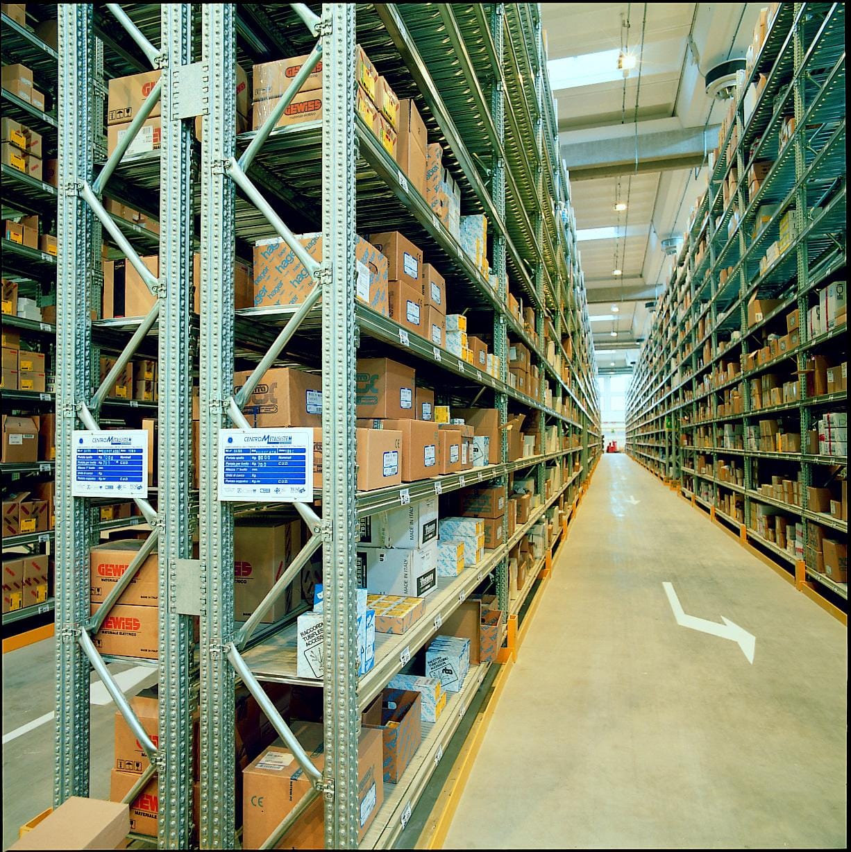 Regalsysteme-mit-Anfahrschutz